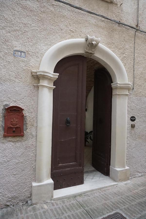 Bed and Breakfast Palazzo De Fabritiis à Rosciano  Extérieur photo
